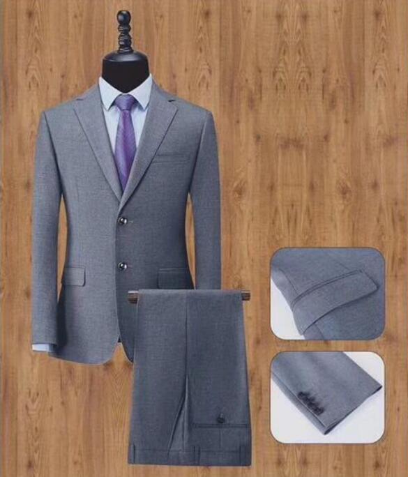 白領(ling)上班族需要找南(nan)京西服定做公(gōng)司定製(zhi)服裝(zhuang)