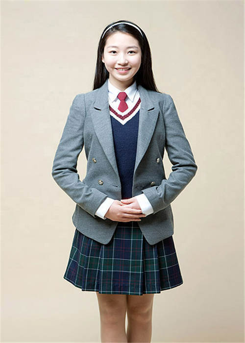 新(xin)款女生(sheng)校服