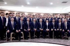 南(nan)京西服定做公(gōng)司給保險公(gōng)司員(yuan)工(gong)集(ji)體(ti)服裝(zhuang)定製(zhi)